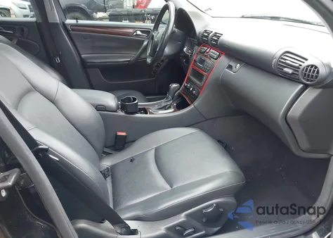 2004 Mercedes-Benz C 240 4Matic из США, поврежденный, VIN WDBRF81J74F451536